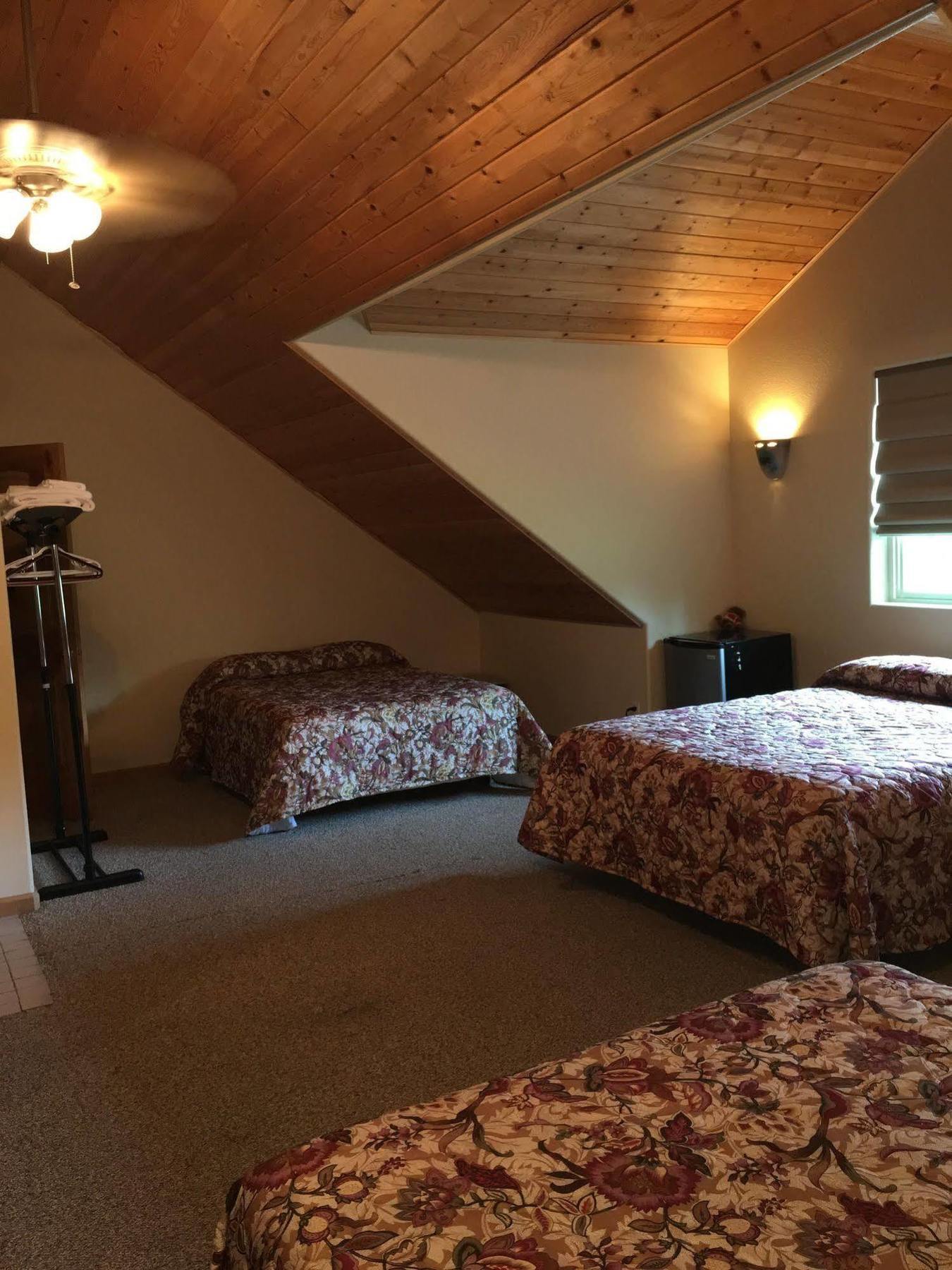 Twin Peaks Lodge And Rv Park Seward Esterno foto